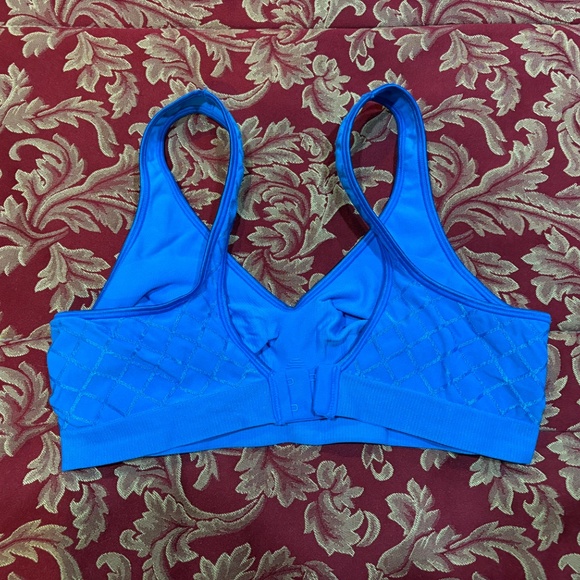 Share  Medium Blue Elastic Bra 95%Nylon/5% Spandex - Picture 3 of 7